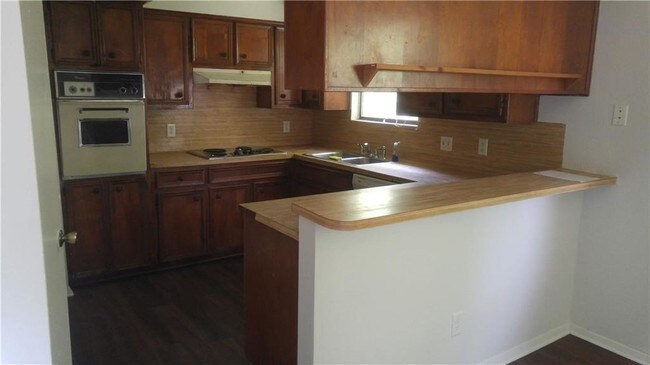 Building Photo - 1608 Dale Cove