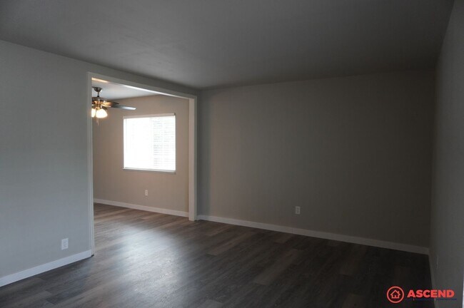 Building Photo - 6201 Hartman Ave