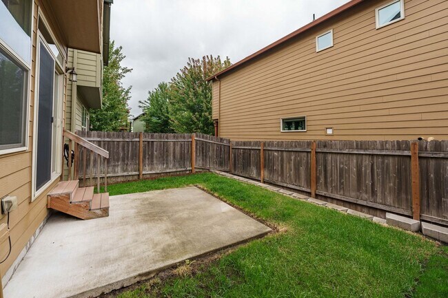 Building Photo - ASK ABOUT ONE MONTH FREE SPECIAL - Ask Us How! Convenient Location 3 Bedroom 2.5 Bathroom with Fe...