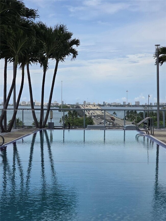 Building Photo - 601 NE 36th St