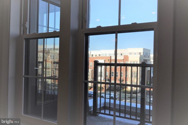 Building Photo - 210 Decoverly Dr