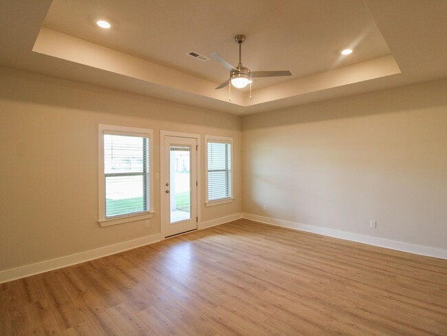 Building Photo - Beautiful townhome located minutes from At...