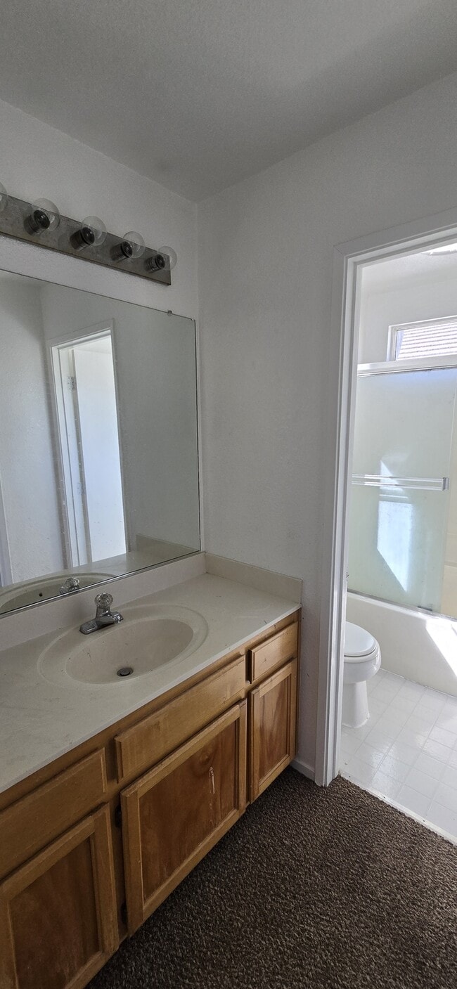 Building Photo - Weston Ranch 4 Bedroom 3 Bathroom Home