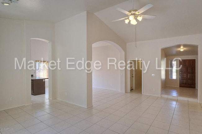 Building Photo - 4Bed/2Bath House at 48th St/Warner! JOIN T...