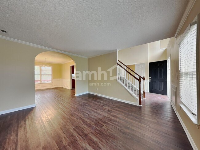 Building Photo - 601 Crossing Dr