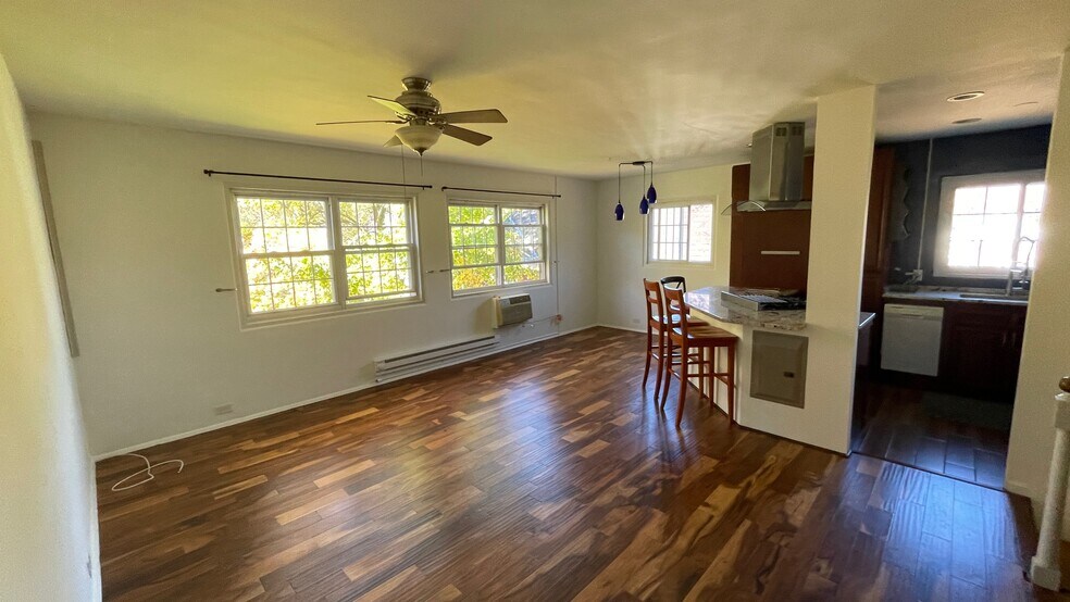 Building Photo - 3338 Valley Dr