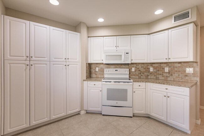 Building Photo - 27430 Palmesta Circle
