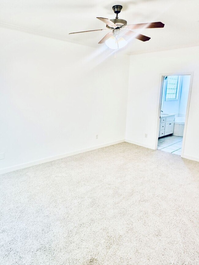 Building Photo - Grove Park Rental