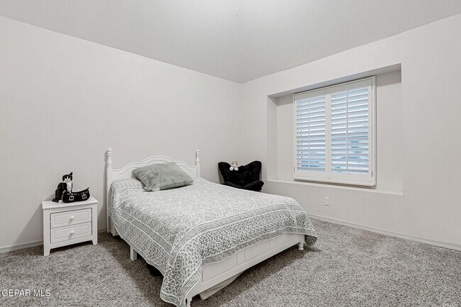 Building Photo - 7416 Tamarack Pl