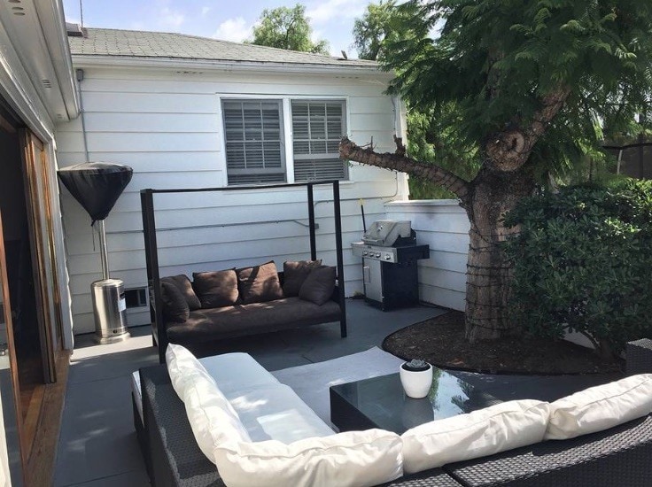 Central courtyard - 615 Pico Pl S