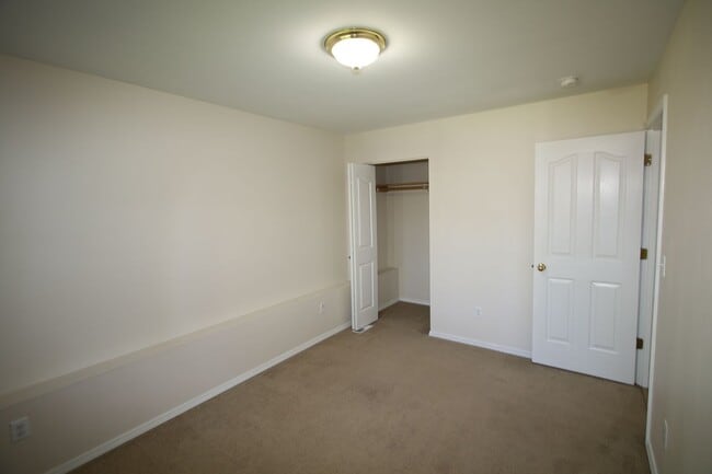 Building Photo - Beautiful 3 Bedroom Eagle River Home