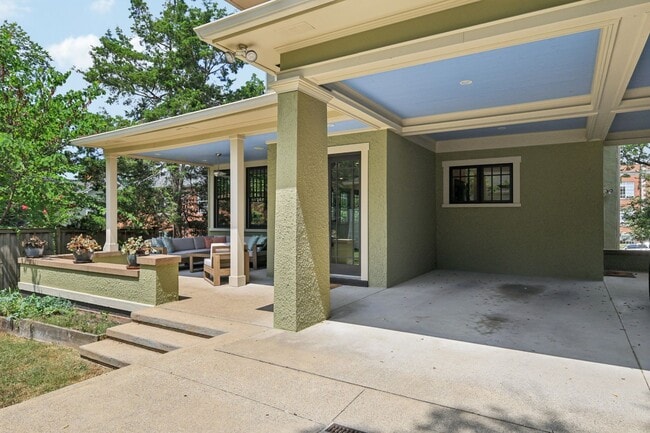 Building Photo - Beautiful Historic 4BR/3BA Gem | Hillsboro...