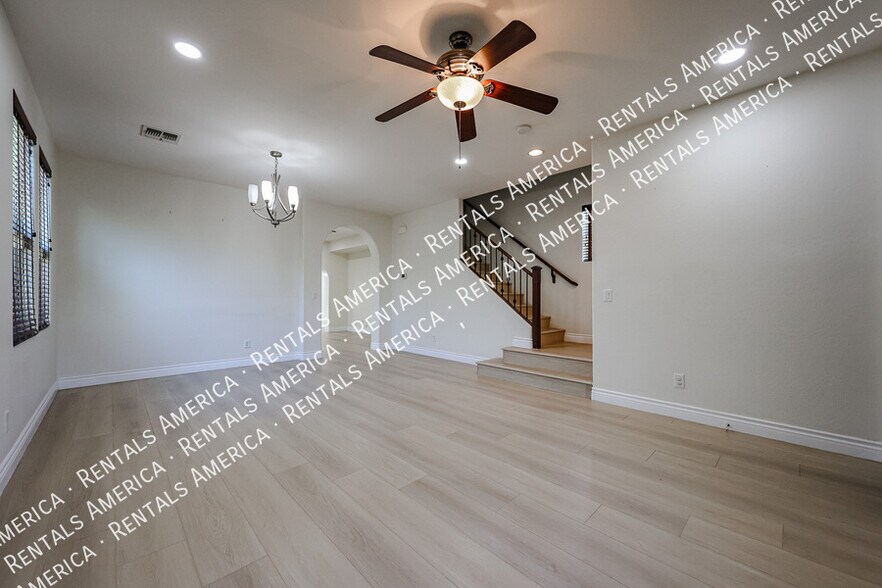 Building Photo - 1081 N Mason Dr