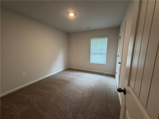 Building Photo - 36 Berryville Dr