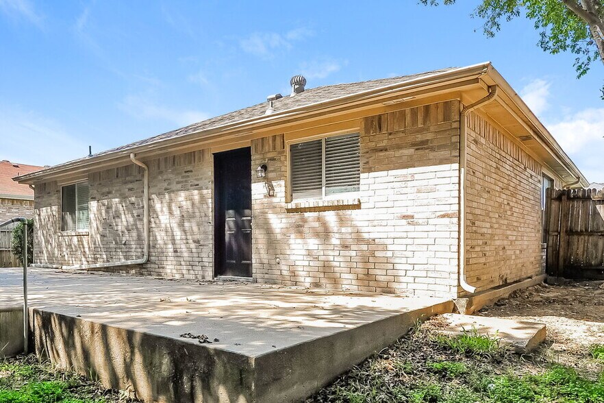 Building Photo - 7201 Autumn Run Dr