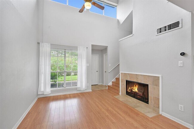 Building Photo - 2323 Fairwind Rd