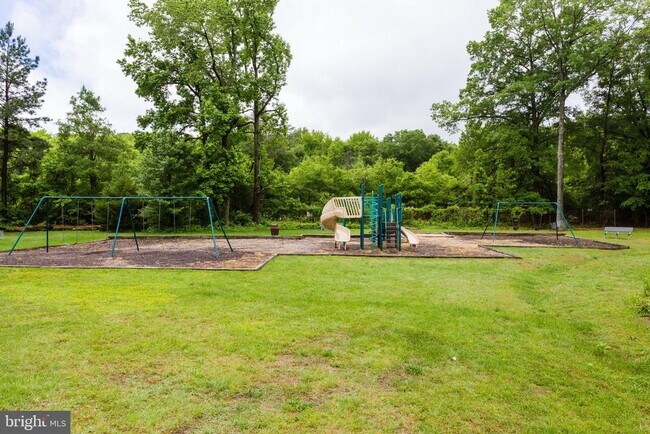 Building Photo - 6641 Wakefield Dr