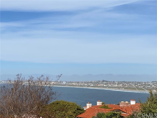 Building Photo - 557 Vía Almar