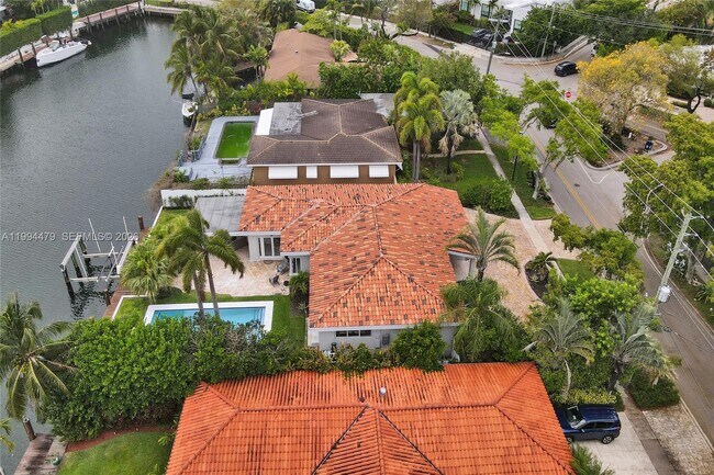 Building Photo - 12478 N Bayshore Dr