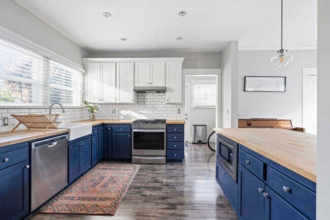 Building Photo - Spacious, historic 3-bdrm/1.5-bath home in...