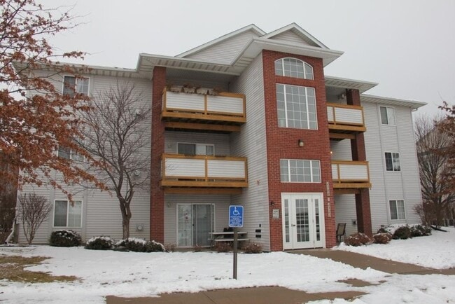 Primary Photo - Spacious 2 bedroom 1 bath Condo in Iowa City