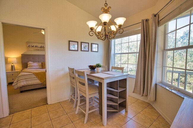 Building Photo - Annual Unfurnished 2 Bedroom 2 Bathroom Second Floor Condo in Casa Del Lago!