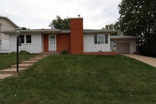 Building Photo - 3020 Lindale St