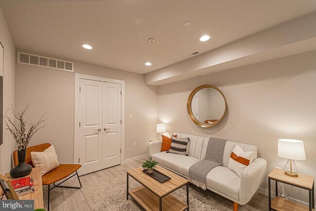 Building Photo - 2535 Annin St