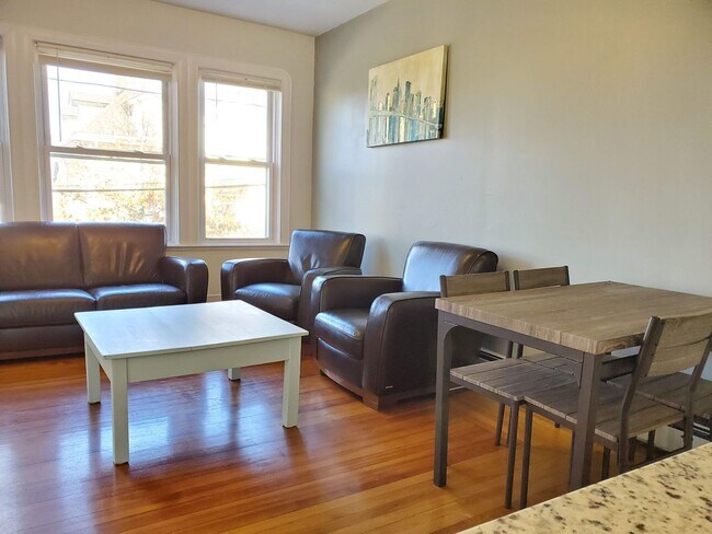 Building Photo - Fantastic 3 Bed 1 Bath, 1 Off Street Parki...