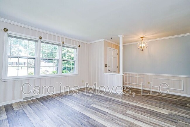 Building Photo - 403 Rosebud Ct