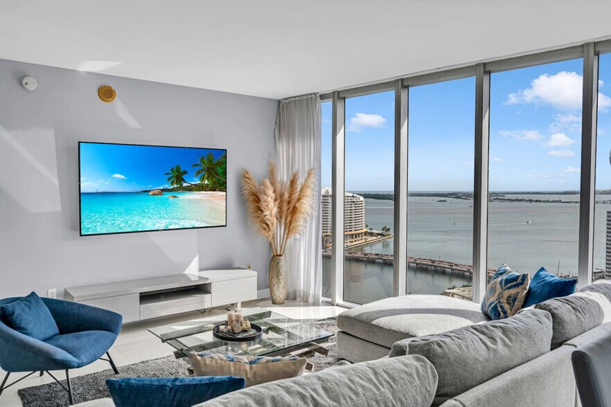 Building Photo - 485 Brickell Ave