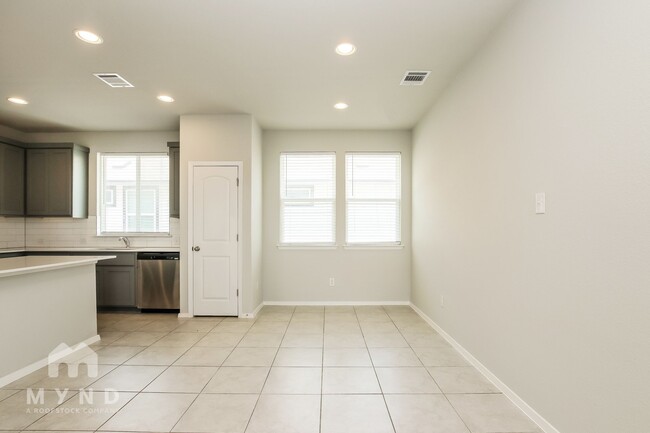 Building Photo - 252 Fabion St