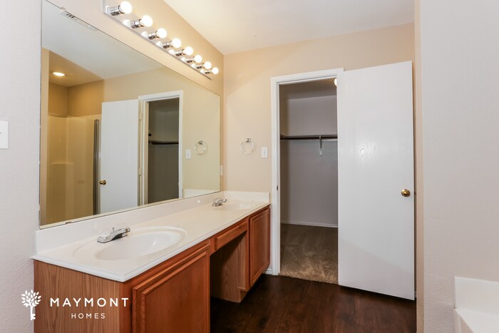 Building Photo - 405 Matlock Meadow Dr