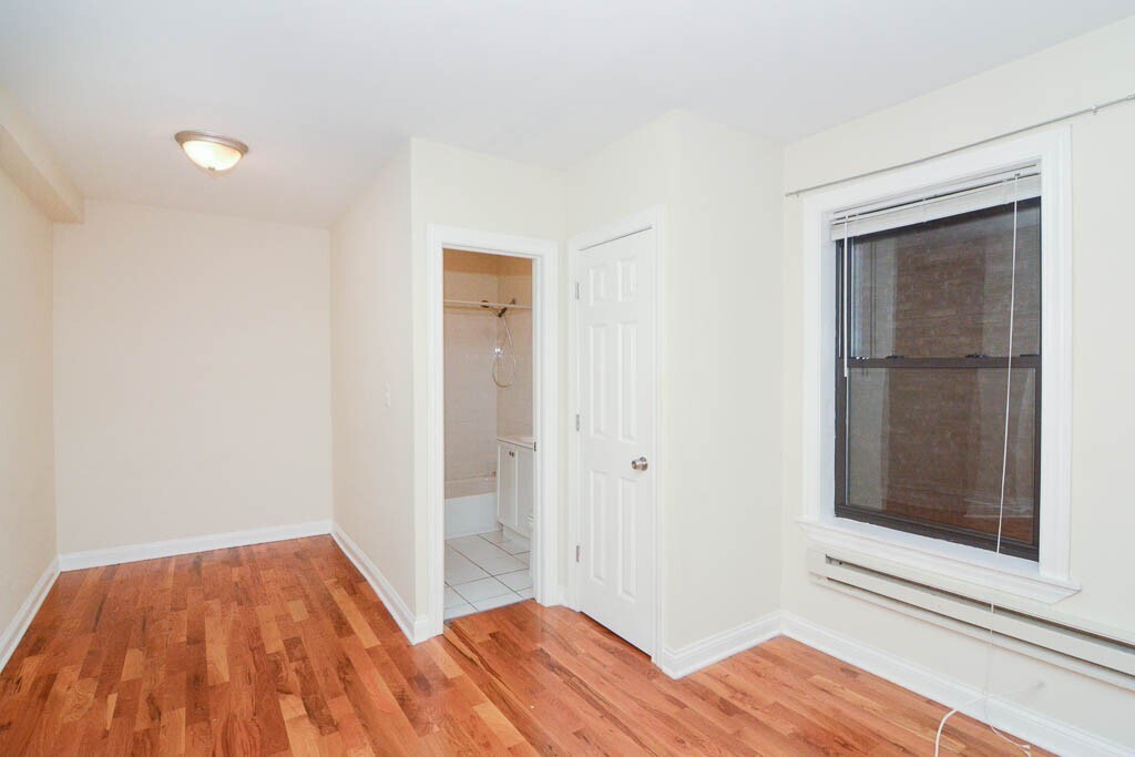 Building Photo - 1337 N Dearborn St