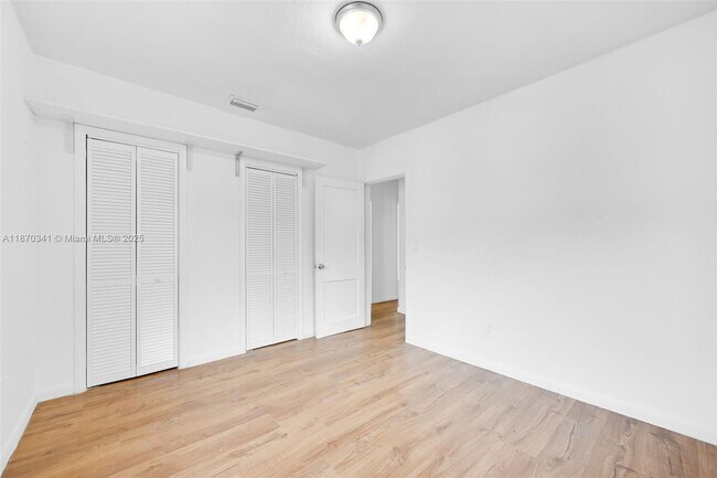 Building Photo - 2622 SW 36th Ave