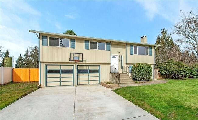 Building Photo - Gig Harbor Home on Oversized Lot