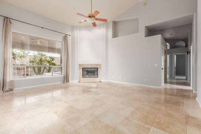 Building Photo - "Discover Your Dream Oasis: Spacious 4-Bedroom Retreat in Scottsdale's Paradise Drive!"