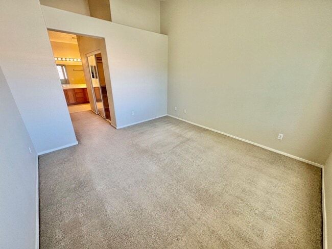 Building Photo - Beautiful Northwest Las Vegas home with functional layout