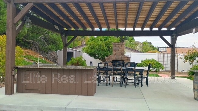 Building Photo - 255 Camino Del Cerro Grande