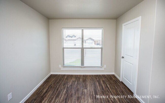 Building Photo - 1916 Langford Ave