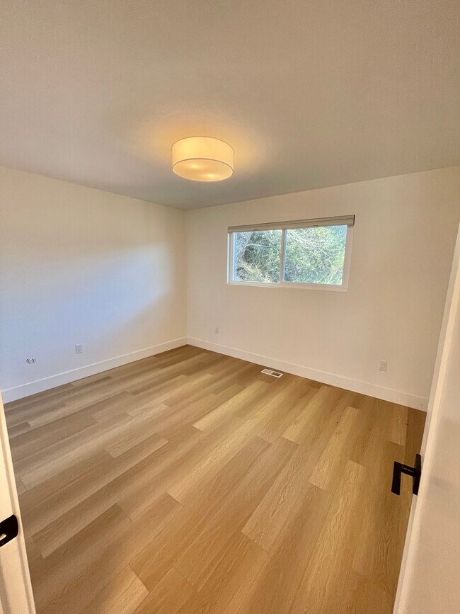 Master Bedroom - 239 Corte Madera Ave