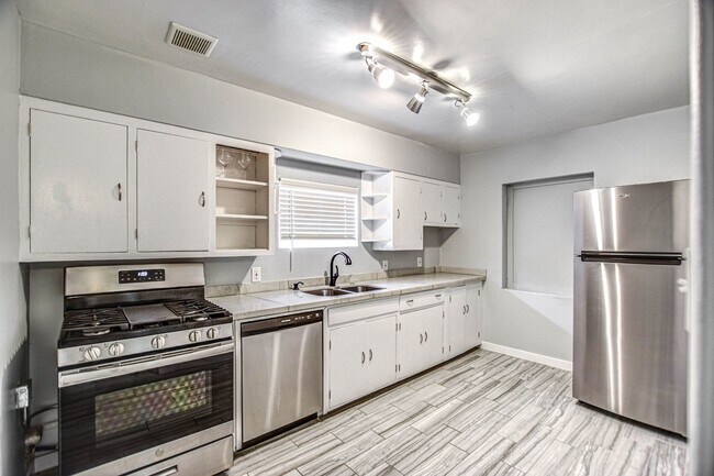 Building Photo - Vintage Ranch Home