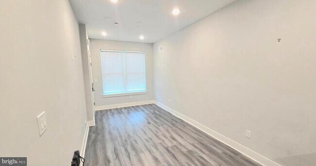 Building Photo - 5233 Chancellor St