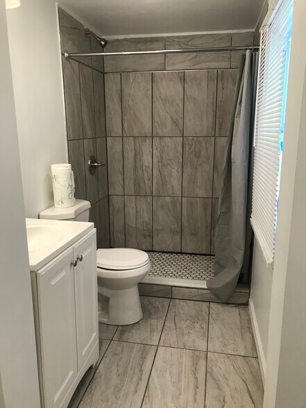 Building Photo - 2007 Broadway St