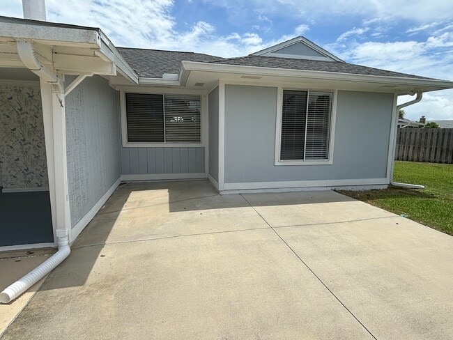 Building Photo - 30 Sea Harbor Dr W