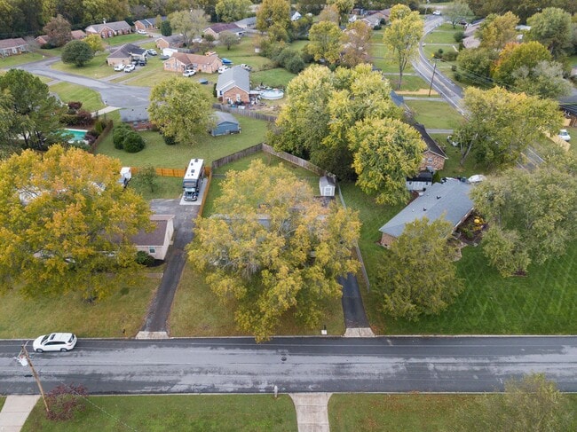 Building Photo - 202 Raindrop Ln