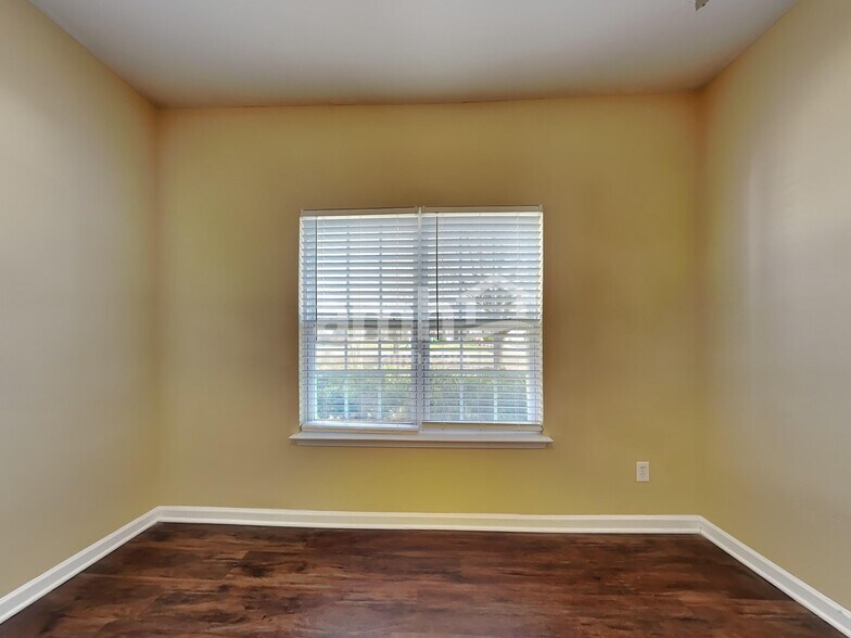 Building Photo - 4149 Shadetree Dr