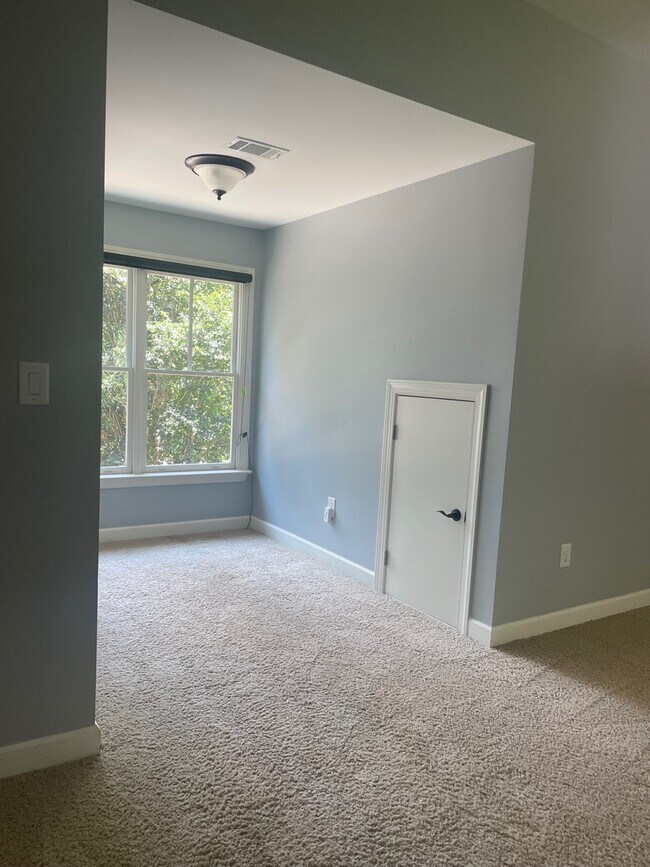 Building Photo - 245 Harben Pl