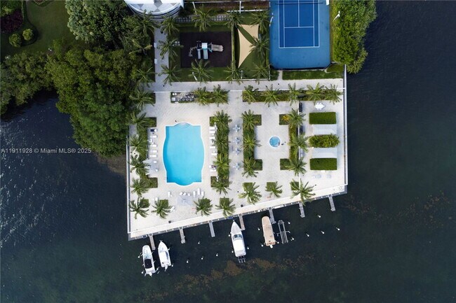 Building Photo - 2101 Brickell Ave