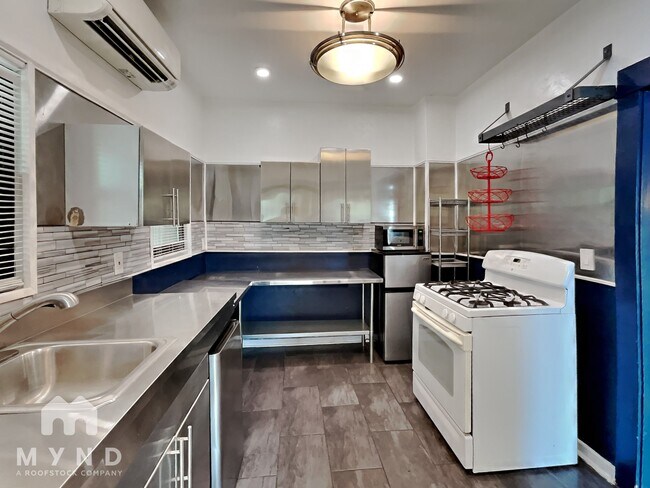 Building Photo - 312 E 19th St